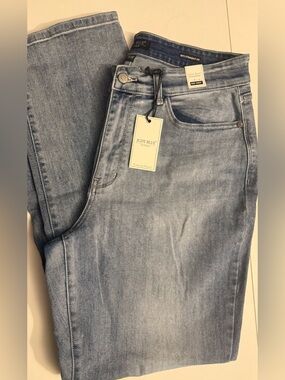 Judy Blue size 14W JB82397MD is a retro-inspired High Waist Dad Jean